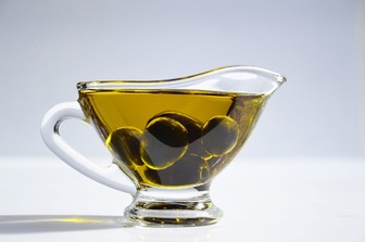Оливкова олія: користь, види, поради щодо вибору